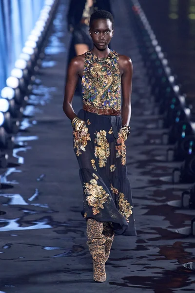 Look 18